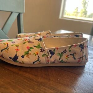 Women's Toms Hummingbirds Print flat shoes